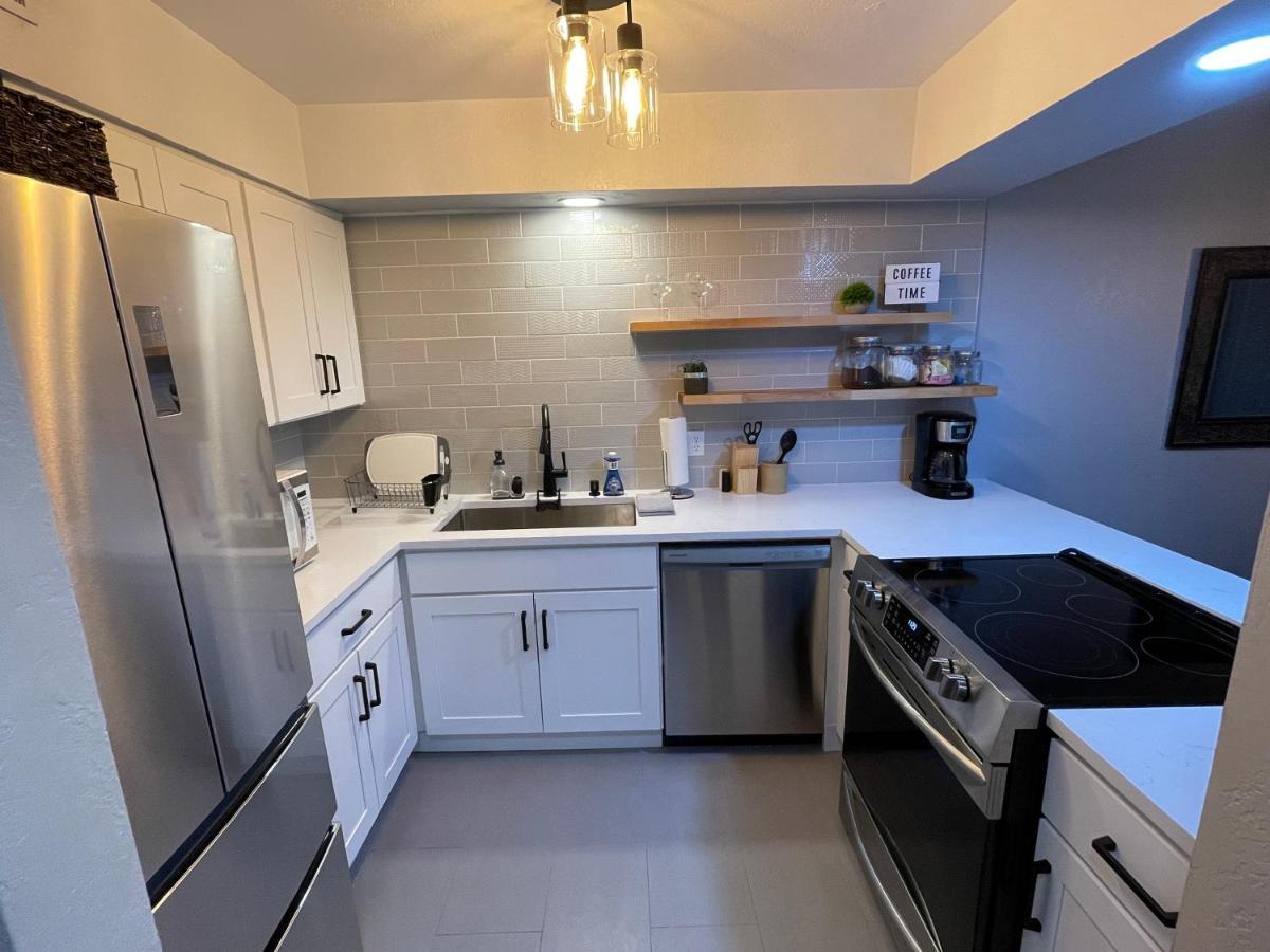 Next To Lake, Pool, 10 Acre Park, 1 Mile To Town, Best Prices شيلان المظهر الخارجي الصورة